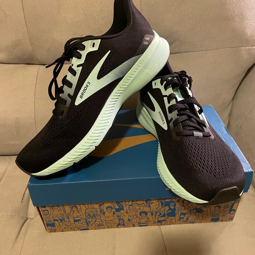 Brooks Women’s Size 9 Launch 8 Black/Blue Running Shoes
